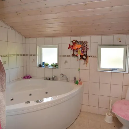 3 Bedroom Cozy In Dom wakacyjny