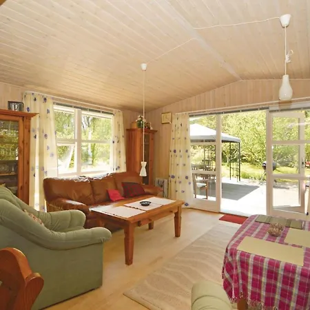 3 Bedroom Cozy In Σπίτι διακοπών Fårvang