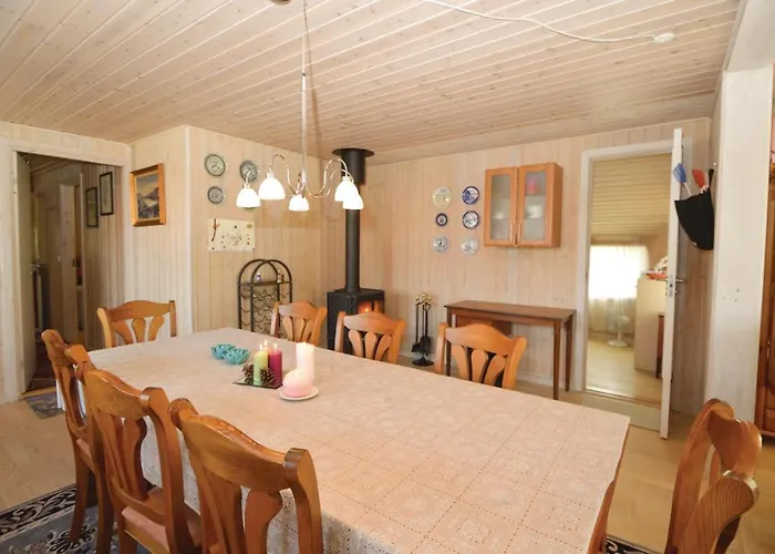 3 Bedroom Cozy In Ferienhaus *
