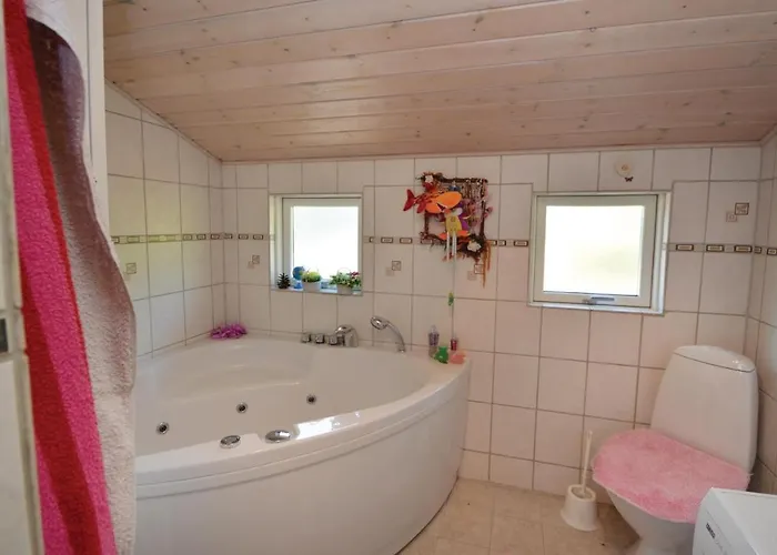 3 Bedroom Cozy In Ferienhaus