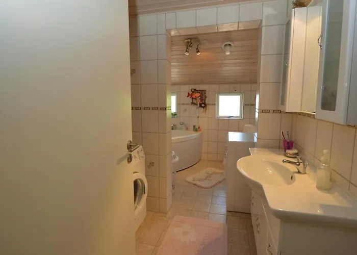 3 Bedroom Cozy In