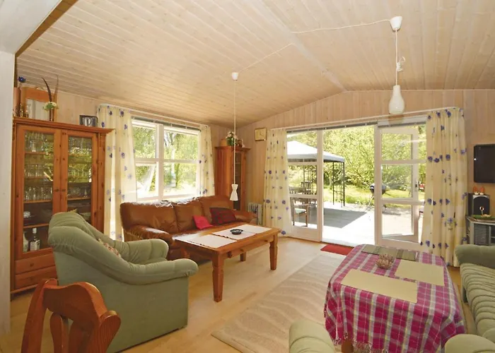 3 Bedroom Cozy In Ferienhaus Fårvang
